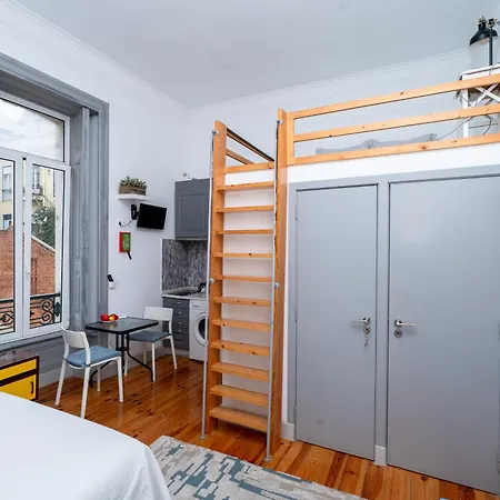 Spacious Two-level In Prime Location